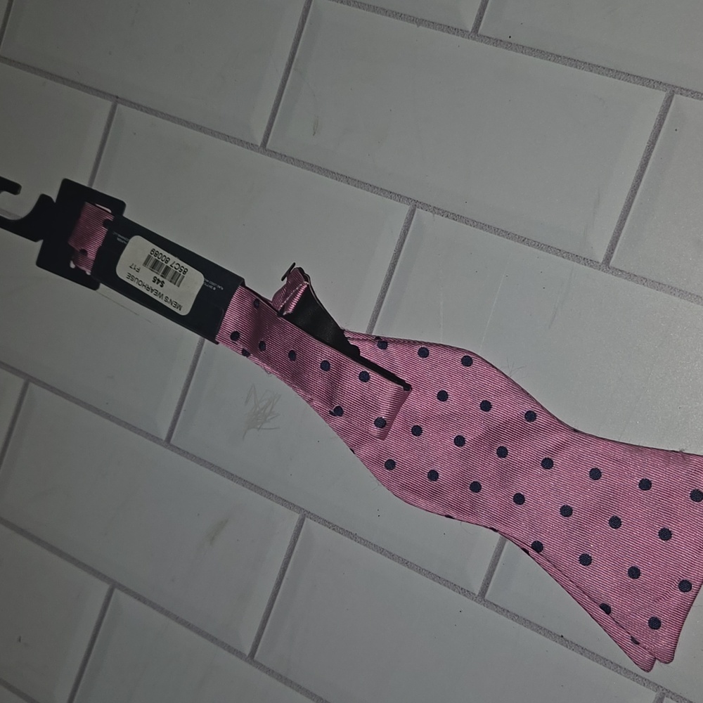 Tommy Hillfiger Pink And Navy Polka Dot  Bowtie - Picture 3 of 3
